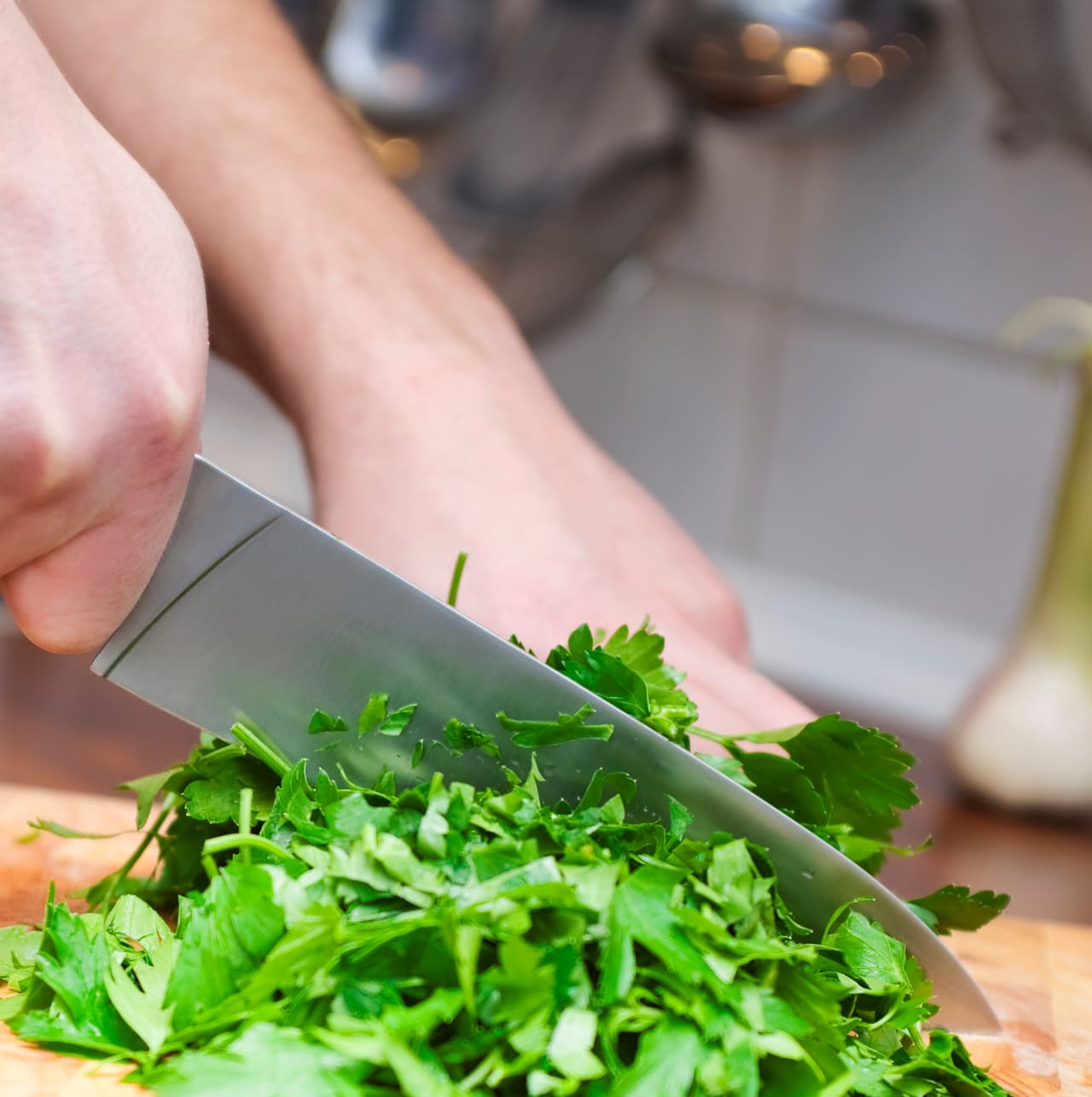 Disminuye los dolores de oído, muelas y tendones, y se ha comprobado que tiene propiedades anticancerígenas.