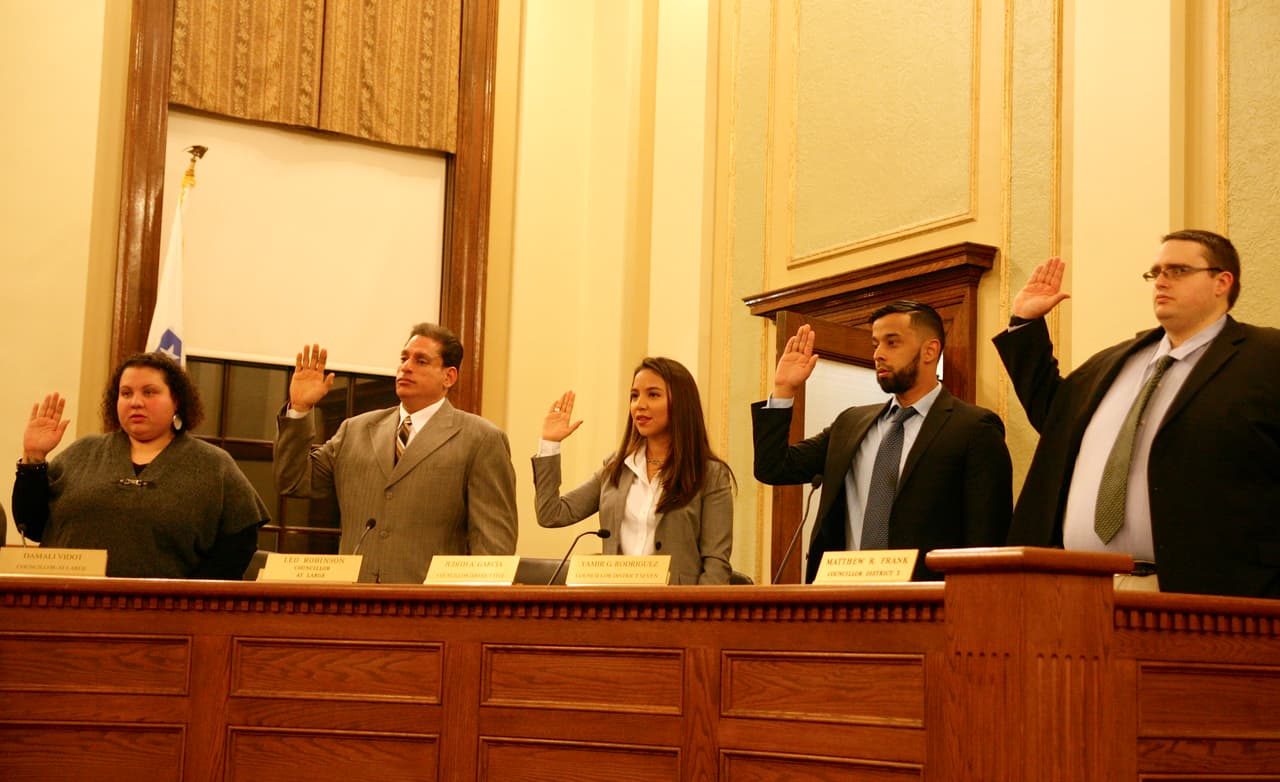 La concejal Judith García (centro).