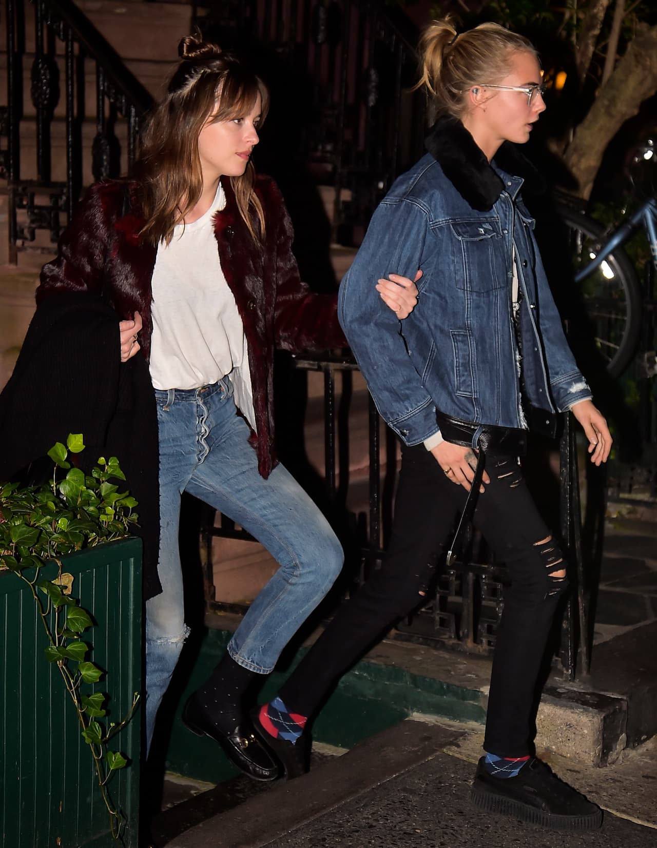 Las dos iban muy cómodas e informales en su fiesta con Taylor.