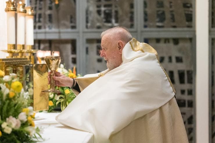 Monseñor Thomas Wenski, arzobispo de Miami, ofició la misa en la Catedral de Saint Mary. "Jesús se hizo hombre para morir, para que nosotros no tuviéramos que morir por siempre. Se hizo hombre como nosotros, se nos pareció en todo menos en el pecado".