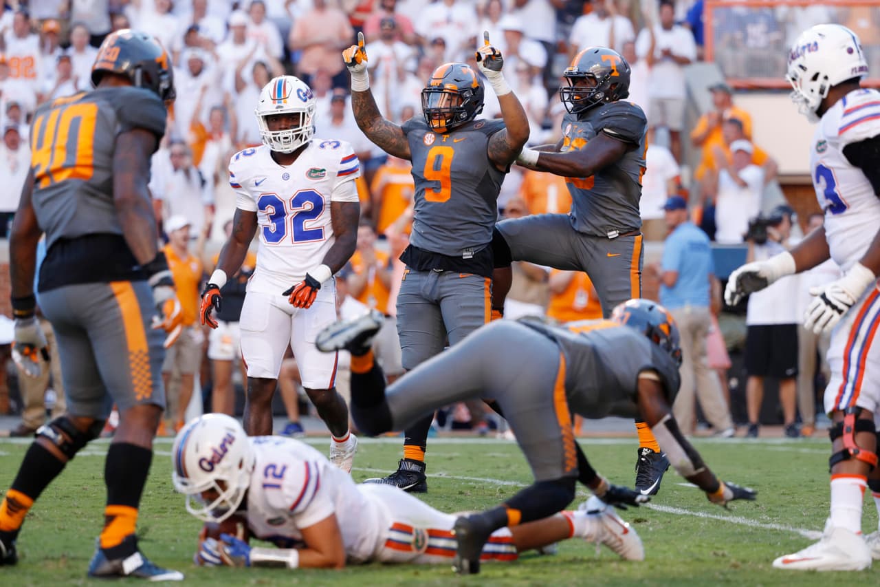 # 16 
<b>DEREK BARNETT</b> – DE | 
<i>Tennessee</i>