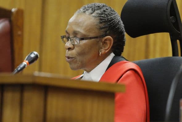 La juez Thokozile Masipa dio lectura al veredicto del juicio, donde destacó que Pistorius "creía que su vida estaba en peligro, y por lo tanto no puede ser hallado culpable de homicidio voluntario".