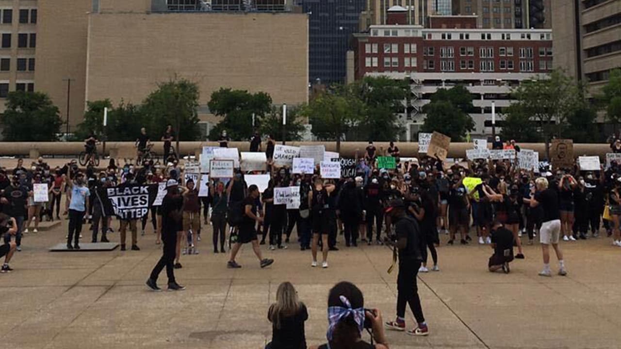 El mandatario estatal exigió un cese inmediato a la violencia al tiempo que confirmaba la presencia de tropas y miembros de la Guardia Nacional en el área DFW.