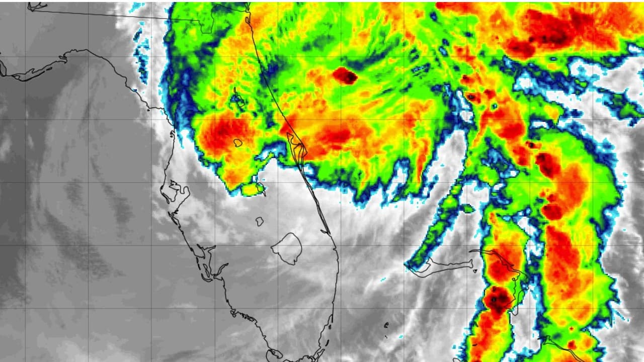 Ian ya no es un huracán: Se degrada a tormenta tropical durante su paso por Florida Central