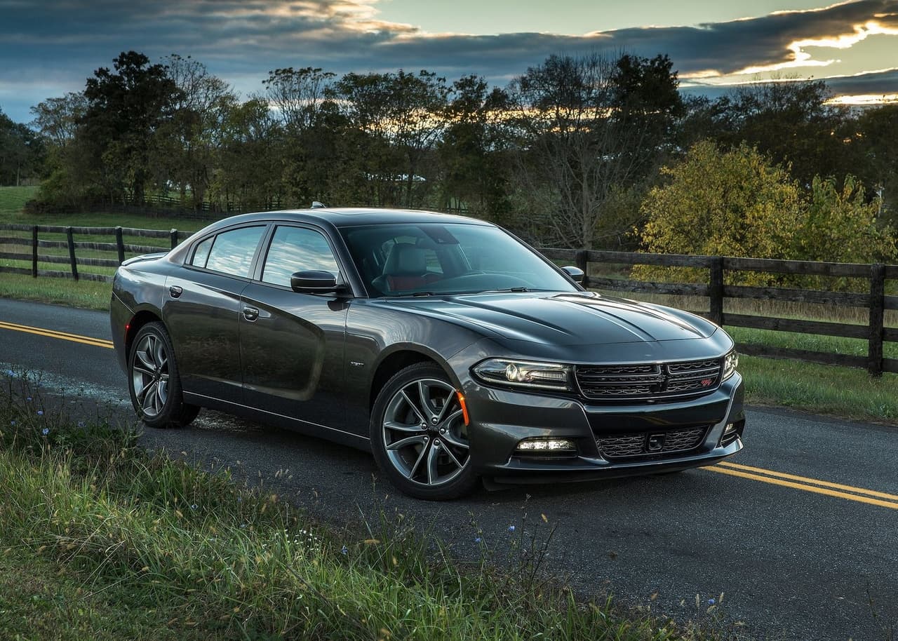 <h3 class="cms-H3-H3"><b>2do. lugar en el segmento de los carros grandes</b></h3>
<br>
<br>
<u>Dodge Charger</u>
<br>
<br>Puntaje general de iSeeCars: 8.8
<ul>
 <li>Puntaje de confiabilidad: 8.1</li>
 <li>Puntaje de valor retenido: 8.4</li>
 <li>Puntaje de seguridad: 10</li>
</ul>
<br>Precio promedio para una unidad con 3 años de uso: $42
<br>