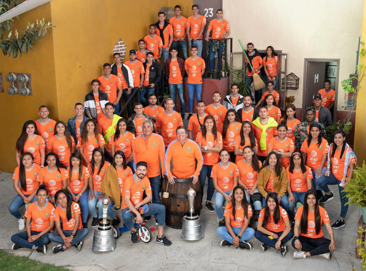 Este evento fue llevado a cabo en las instalaciones del Grupo Chespirito en la Ciudad de México.