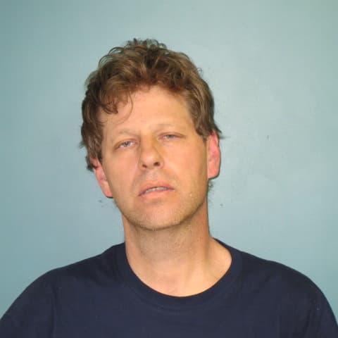 Identifican al sujeto que planeaba "volar" su propiedad en Wauconda y con ella a la policía