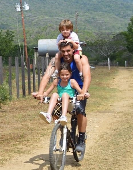 Además de Oriana, lander es padre de dos pequeños que tuvo con la también actriz venezolana Paula Bevilacqua.