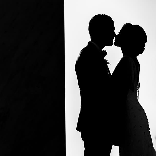 "Acabamos de cumplir 6 años de casados y 13 años de estar juntos, ¡enhorabuena el amor!", expresó Satcha días después de su aniversario durante la transmisión del programa .
<br>