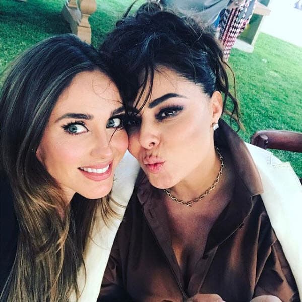 Aunque ya no aparece en la pantalla, continúa asistiendo a eventos sociales donde se toma fotografías con sus amigas del medio, como en esta reunión donde se reencontró con Anahí en abril de 2017.