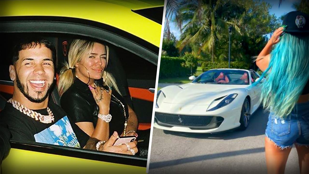 Recordemos que el Ferrari 812 GTS llegó no hace mucho al garaje de Karol G. “Me aburrí de la jeepeta y saqué un maquinón”, escribió Karol G semana atrás en su cuenta de Instagram, dando a entender que la camioneta 
<b>Mercedes-Benz GLE 43 AMG</b> que 
<b>Anuel AA</b>, 
<a href="https://www.univision.com/famosos/karol-g-y-anuel-terminan-noviazgo"><u>su ahora ex-pareja</u></a>, le obsequió en 2019 había sido reemplazada en su garaje por un potentísimo 
<b>Ferrari 812 GTS</b>.
<br>
<br>
<b>Relacionado:</b> 
<a href="https://www.univision.com/carros/carros-y-famosos/anuel-bad-bunny-el-alfa-bugatti-carro-garaje-fotos"><u>Anuel, Bad Bunny y El Alfa… todos quieren un Bugatti (te explicamos por qué)</u></a>
