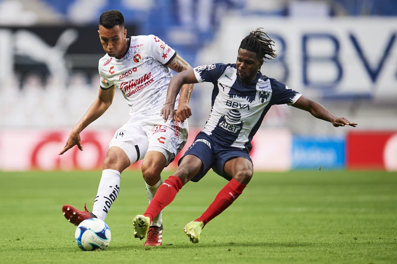 En un duelo muy cerrado, las anotaciones de Maxi Meza y Mauro Manotas hacen que Monterrey y Tijuana dividan los puntos. Los regios acumulan una racha de tres encuentros sin poder ver la victoria. Con el empate Xolos se mantiene en la cuarta posición de la tabla con 13 unidades.