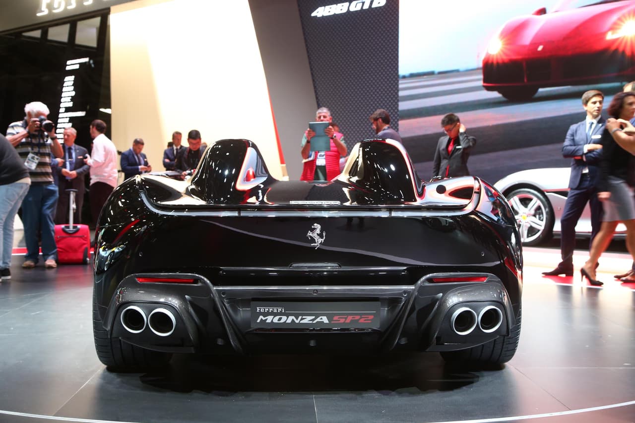 El Ferrari Monza SP2 es sin duda uno de los superdeportivos de inspiración retro más atractivos que existen en la actualidad.