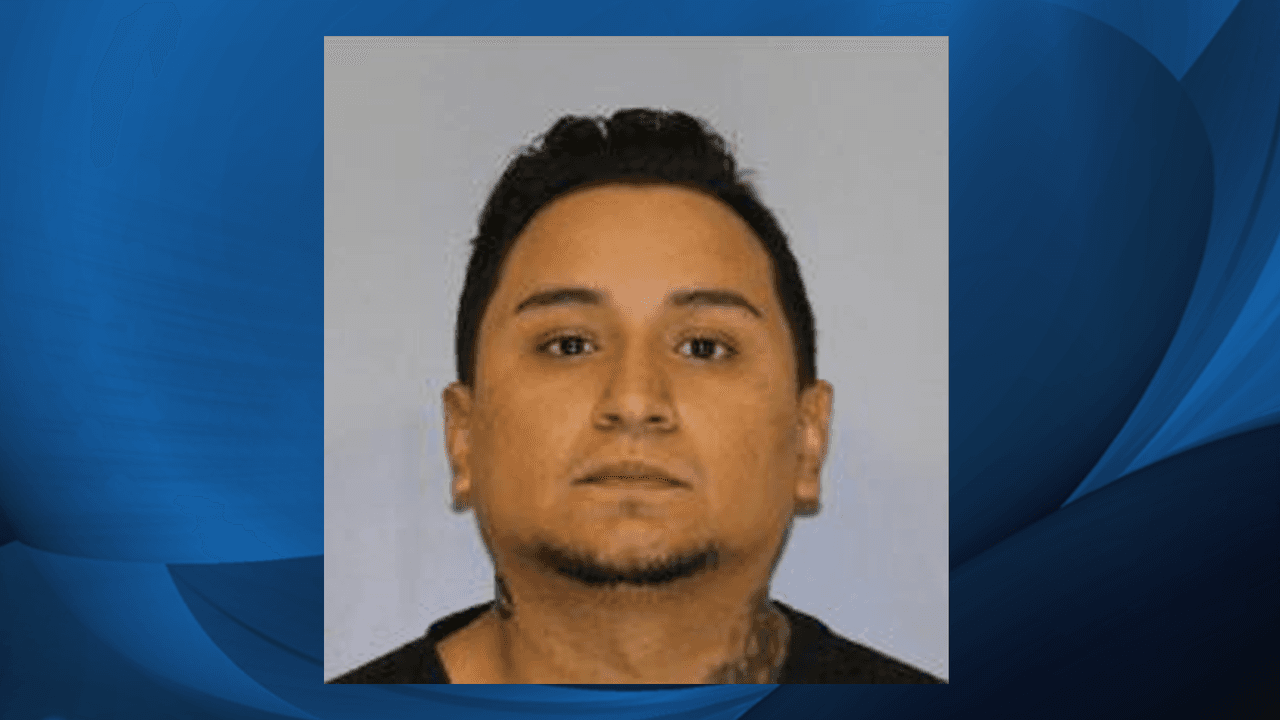 Arrestan a hombre que presuntamente manejaba borracho con un niño en el auto en Georgia