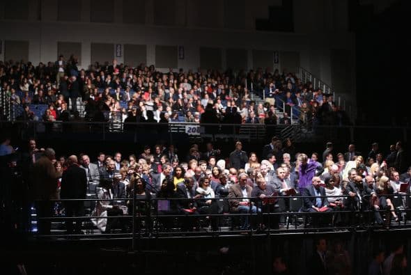 Para el encuentro, el formato fue diferente que el primer debate, ya que en esta ocasión las preguntas fueron formuladas por el público.
