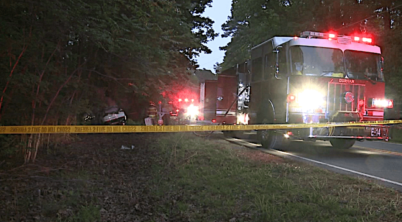 Mueren dos niños hispanos en un accidente y su madre es acusada de conducir intoxicada