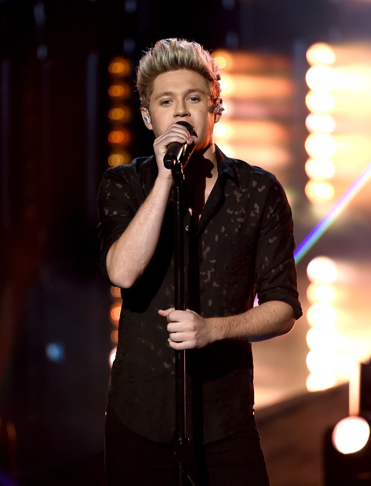 Y se dijo que Selena no se despegó del galán. 'Us Weekly' también dijo que la joven estrella fue vista disfrutando de una cena muy romántica con Niall.