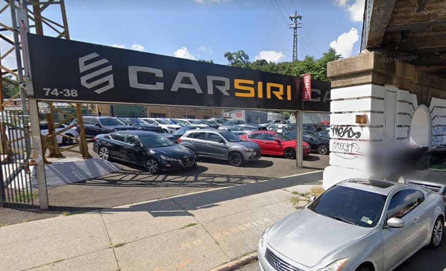 Grupo de ladrones roban 26 carros de negocio de venta de autos en Queens