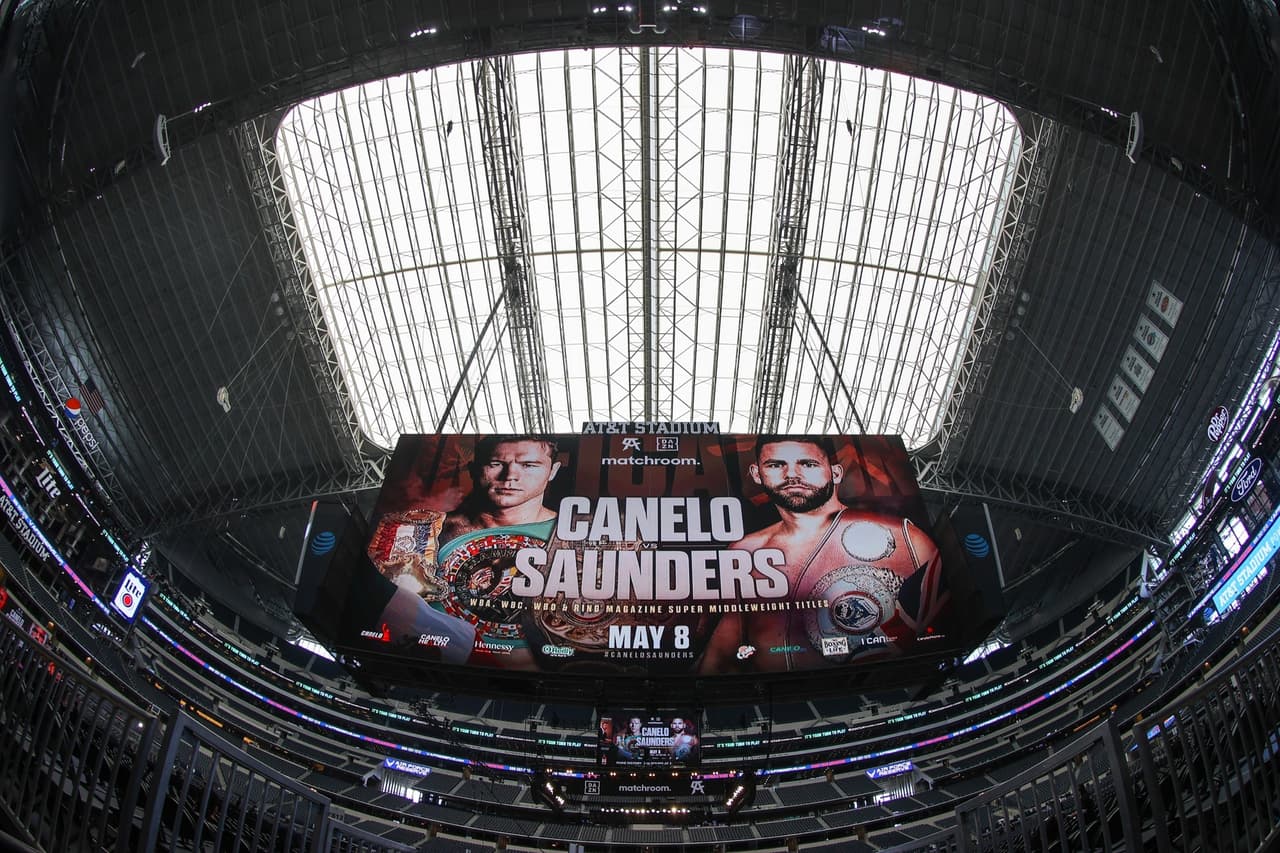 Saúl 'Canelo' Álvarez le dio una tunda al peleador británico, le cerró por completo un ojo y provocó que ya no saliera al noveno round después del castigo que recibió en 8 asaltos dominados por el mexicano.