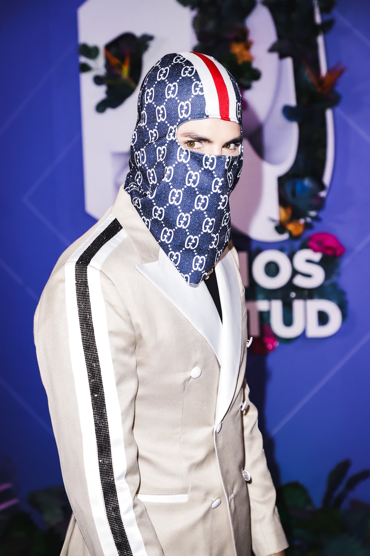 Como él lo había anunciado, el 'free style' y los tapabocas resultaron una tendencia obligada en esta premiación.