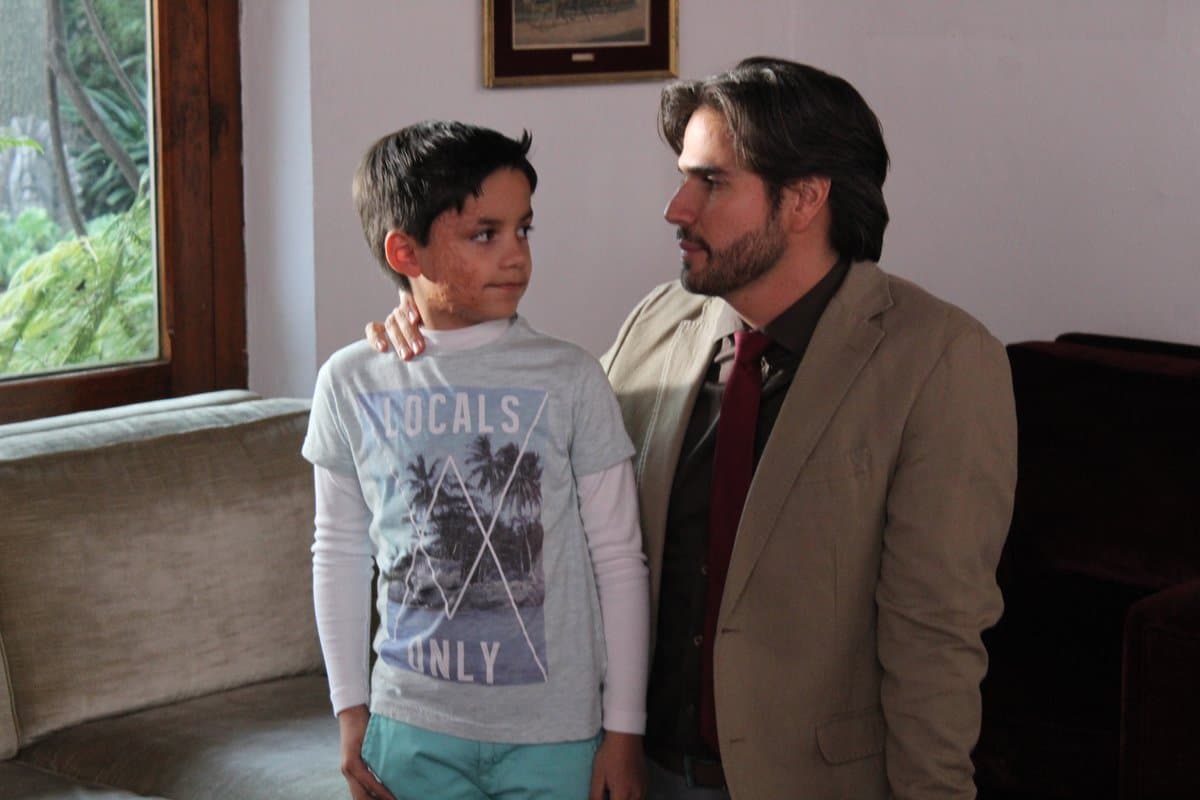 Pero cuando un reportero cuestionó a Daniel acerca de si en algún momento le afectó la supuesta rivalidad con Soto, Arenas se limitó a responder: "[...] Chicos, preguntas más bonitas con respecto al final de la novela, al éxito que está pasando, a los cambios que hay en todo el gremio [...]".