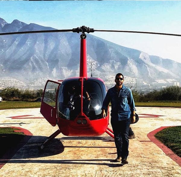 "Casual en la oficina", escribió Arap Bethke, el protagonista de la historia. El actor da vida a John Lucio y demostró que está muy entusiasmado con el regreso de su personaje.