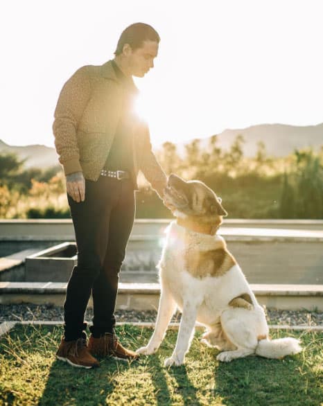 Balvin comparte su amor por sus mascotas con frecuencia. ¡Mira qué hermosa imagen!