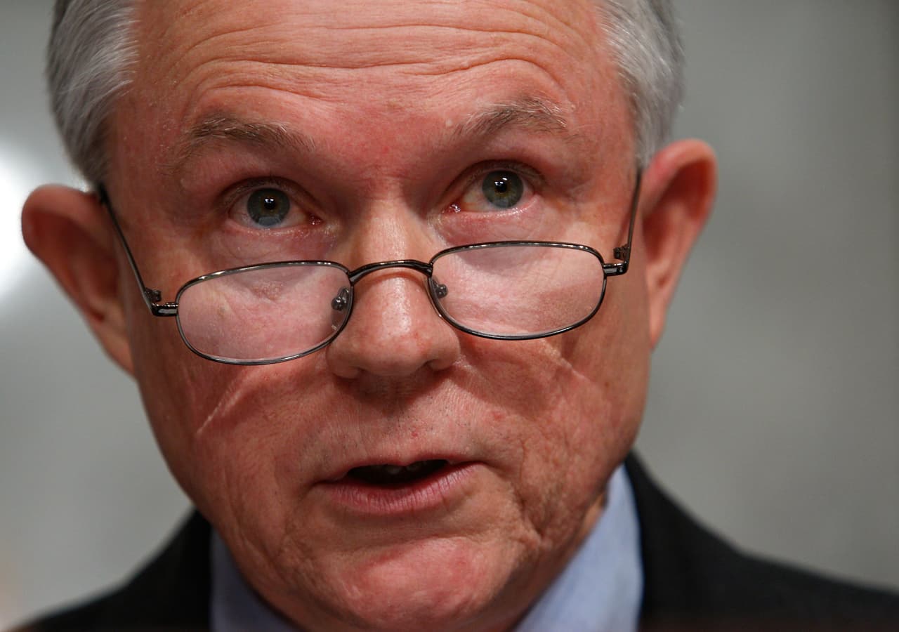 Estas son las preocupaciones de activistas por el perfil antiinmigrante del fiscal general designado por Trump