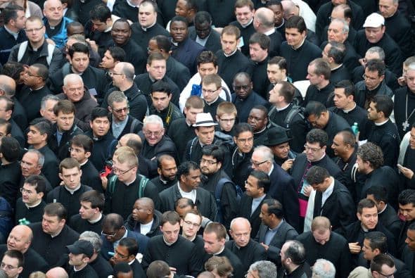 Y entre la multitud también hay cientos de seminaristas.