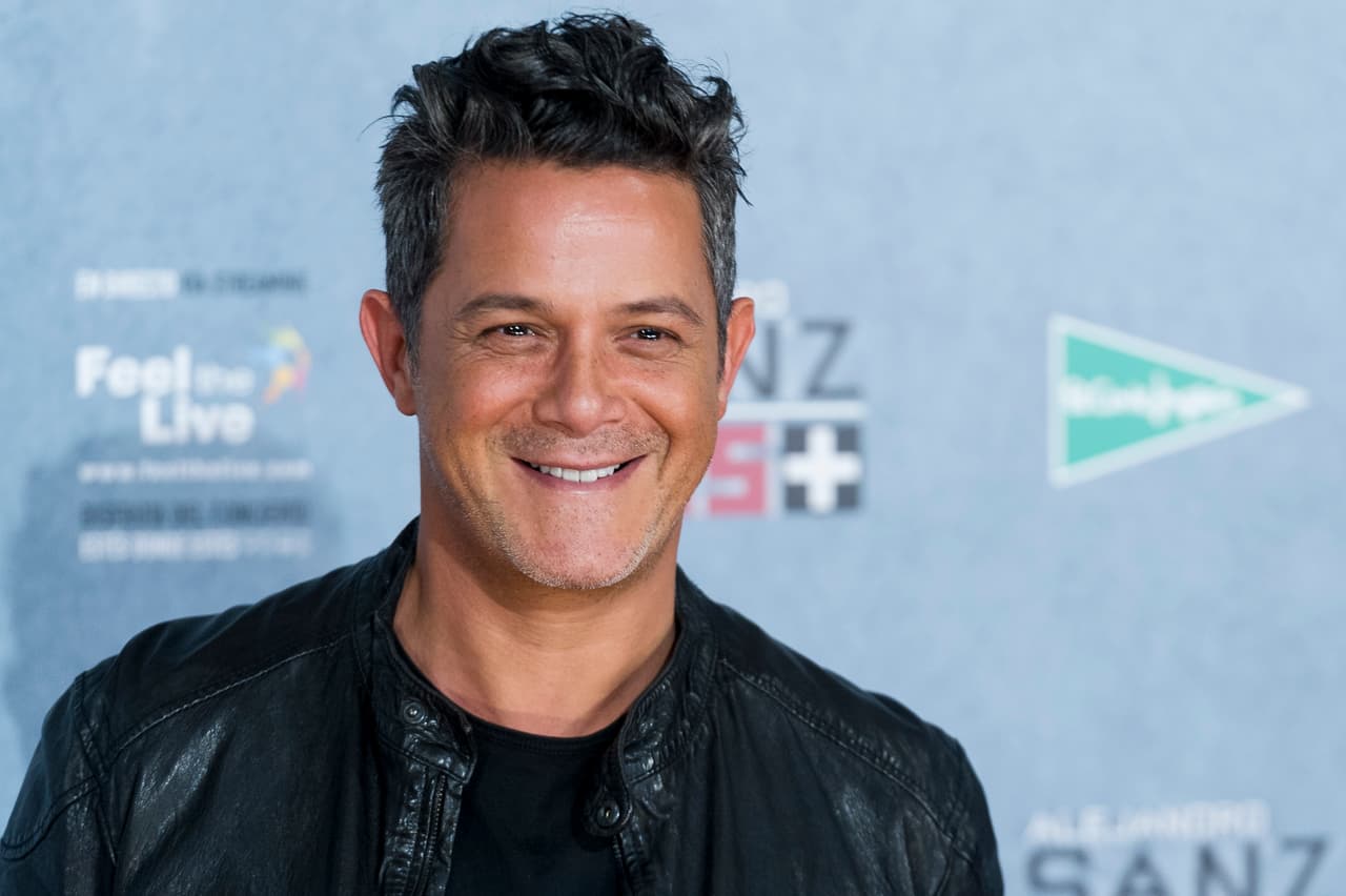 Alejandro Sanz el nació el 18 de diciembre de 1968 y en cinco meses cumplirá 49 años.
