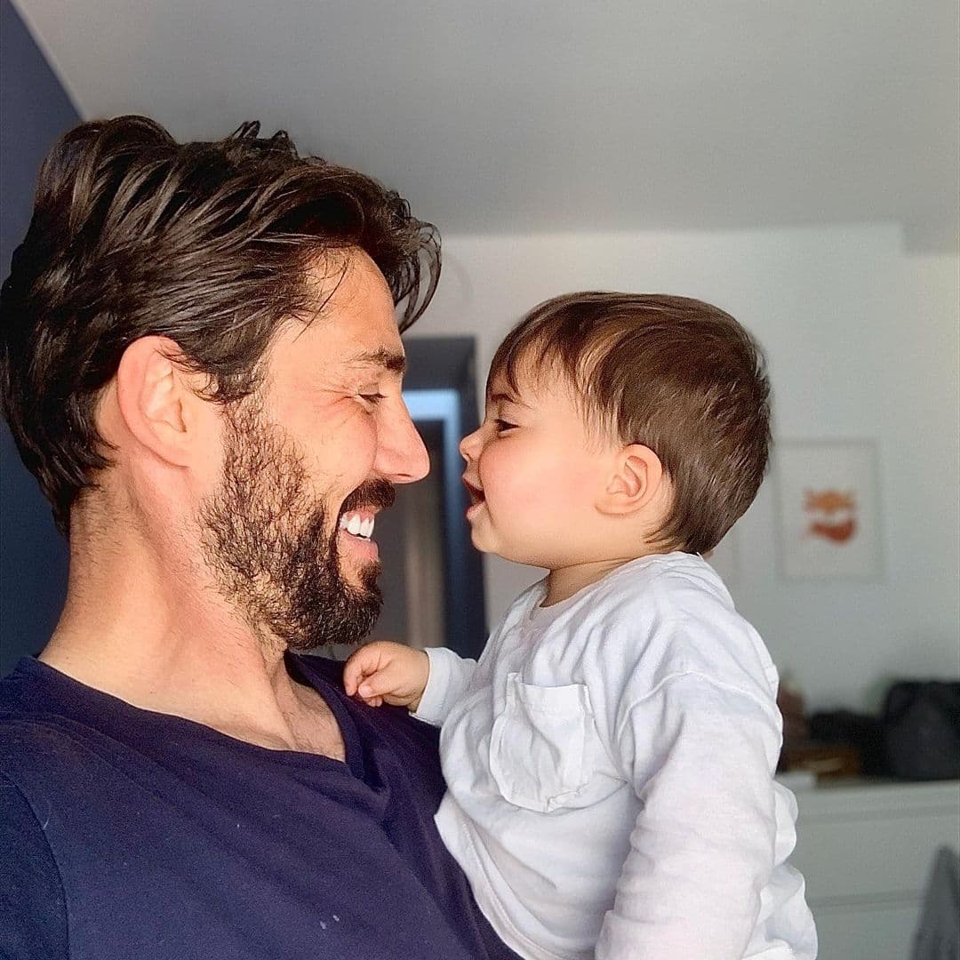 En una entrevista para la revista ‘Hola’, el famoso aseguró que gracias a la cuarentena por la pandemia de coronavirus, pudo presenciar al cien por ciento el crecimiento de su vástago.