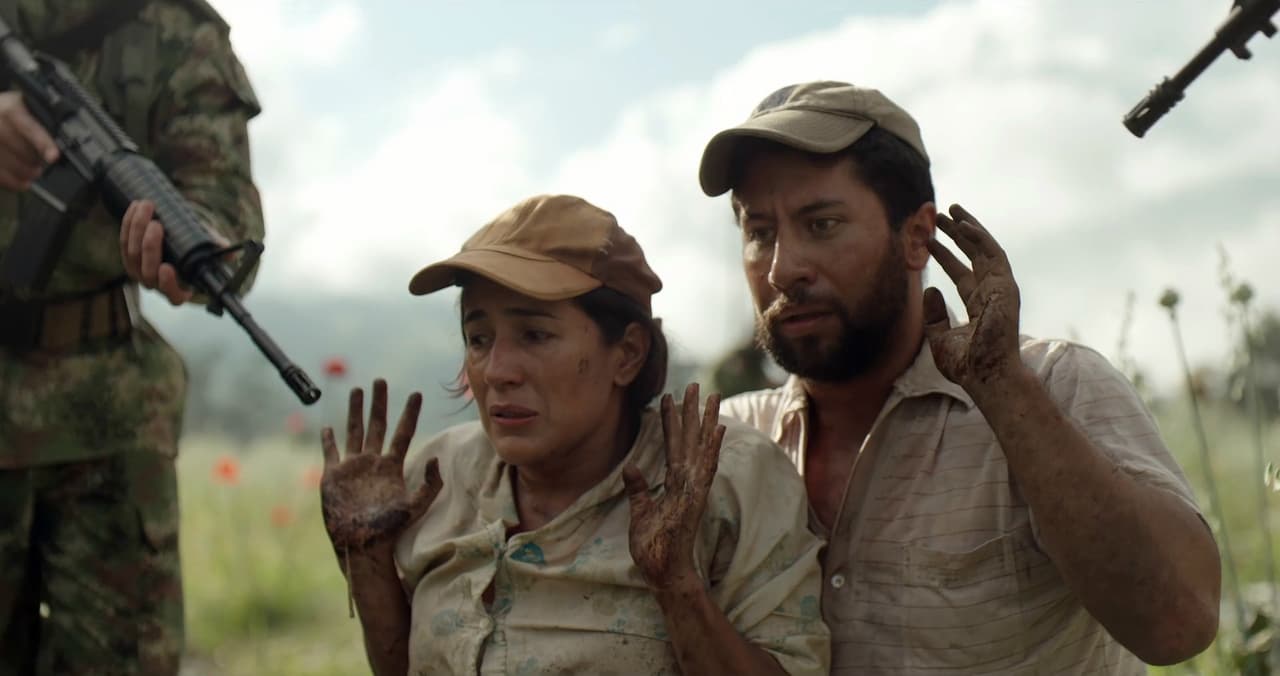 A couple of peasants talked about how terribly bad the new ‘patrones’ were to them. Zenaida said to Juan: “I thought no one was worse than the Juárez people, but these guys make me miss them”.