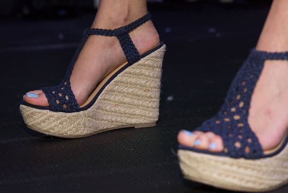 Tipo Wedge. Se caracterizan por tener plataforma en materiales ligeros como corcho o madera. Ideales para un 'outfit' muy casual.