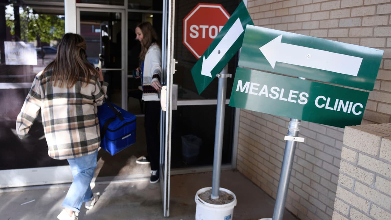 Funcionarios de salud de DC alertan por posible exposición al sarampión en sitios públicos