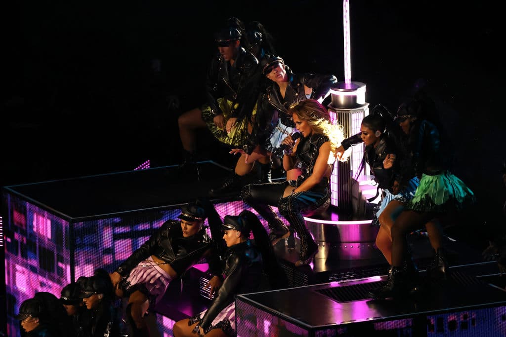 Miami y el Super Bowl bailaron con sabor latino, encabezado por JLo, Shakira, J-Balvin y Bad Bunny, en un show de medio tiempo que puso a toda la afición de pie.