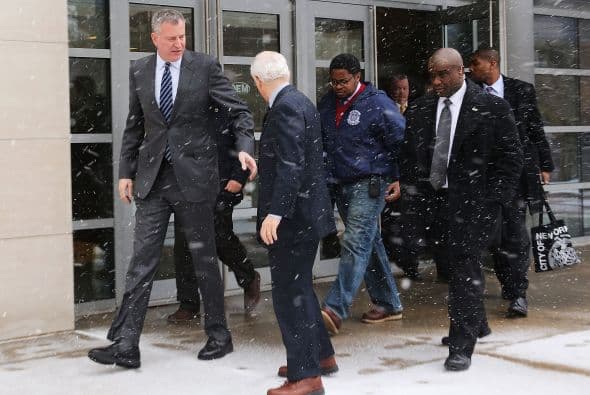 El alcalde de Nueva York, Bill de Blasio y altos funcionarios de la ciudad sostuvieron una rueda de prensa para valorar los procedimientos de emergencia ante la tormenta invernal.