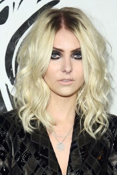 ¿Aquí quiere parecerse a Debbie Harry de Blondie? Más videos de Chismes aquí.