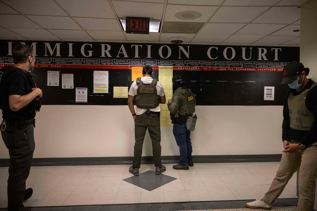 ICE lo arrestó al salir de corte. La jueza reabrió su caso porque el gobierno le dio información "potencialmente engañosa" sobre su deportación 