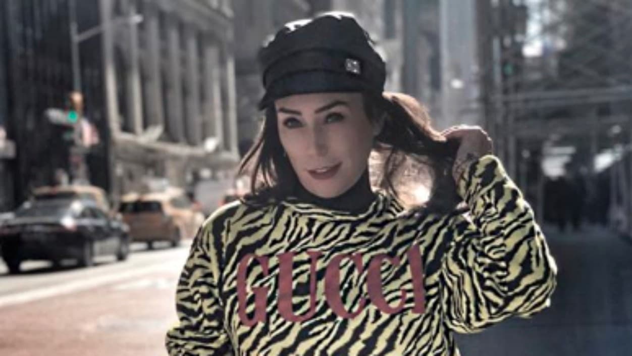 Experiencia con la que decidió no volver a hacer melodramas: "Yo nunca he hecho novelas, hice una pequeñita participación porque, yo de chiquita me gustaba actuar y hacía comerciales y les bailaba todo el día a mis papás".
<br>