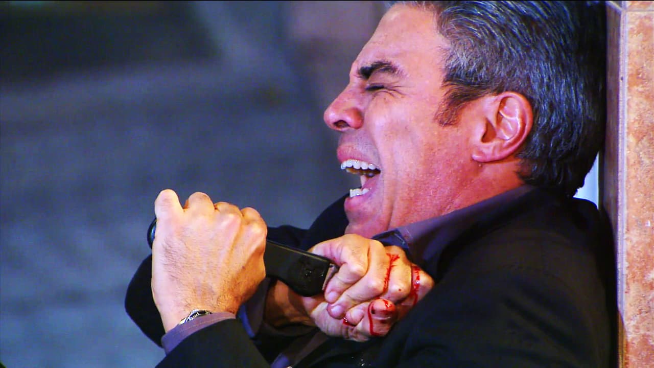 Ricardo, uno de sus grandes enemigos, también sufrió por su culpa y estuvo a punto de morir acuchillado por ella.