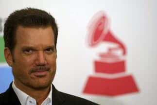 Willy Chirino fue uno de los primeros consultados y la idea del concierto, que se llevará a cabo en el James L. Knight Center, el sábado 11 de abril, comenzando a las 7:00 pm, le pareció maravillosa.