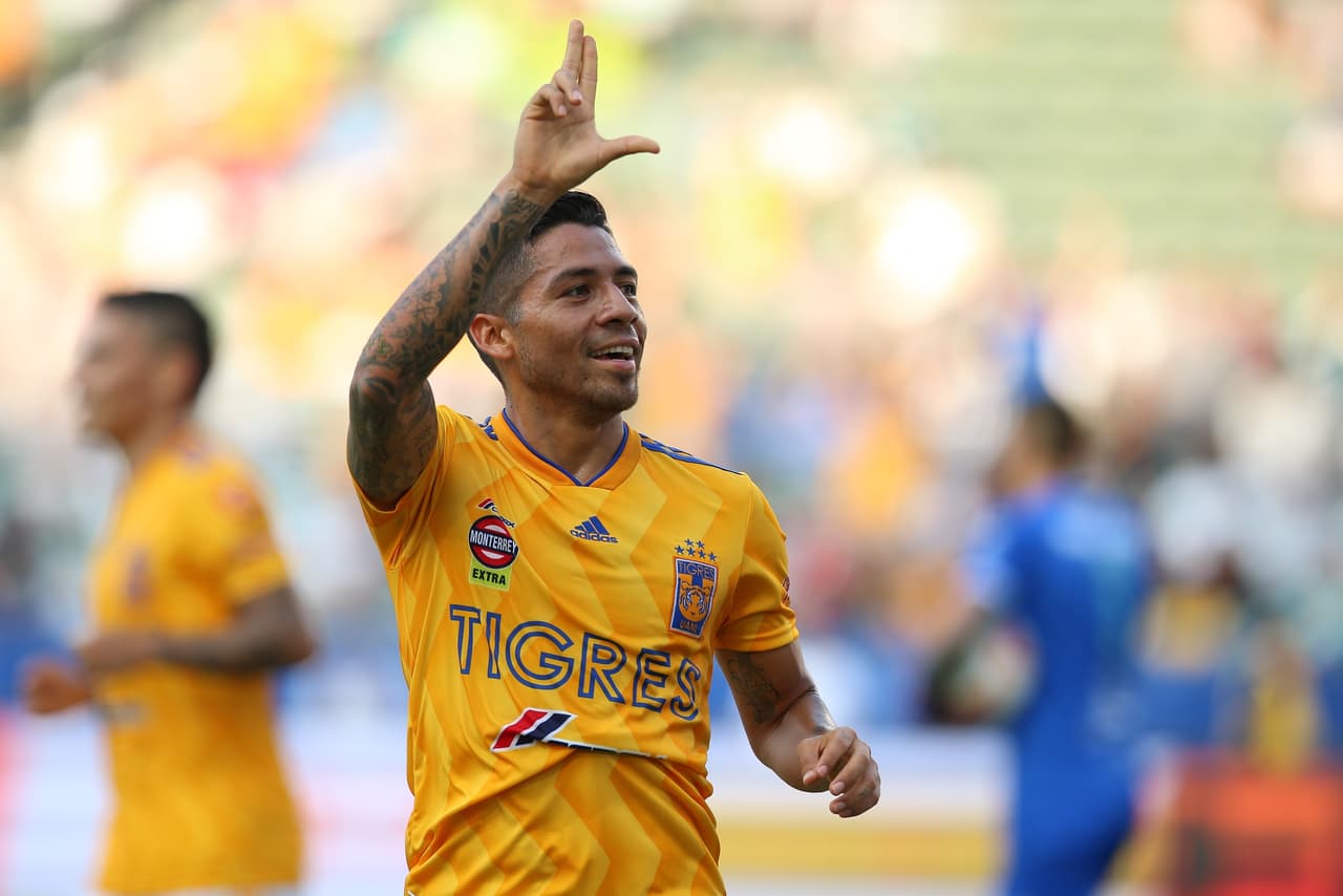 Los Tigres de la Universidad Autónoma de Nuevo León mostraron una vez más su enorme calidad dentro del fútbol mexicano al exhibir al actual monarca de la Liga MX Santos Laguna para levantar su primer título en la nueva campaña que acaba de iniciar.