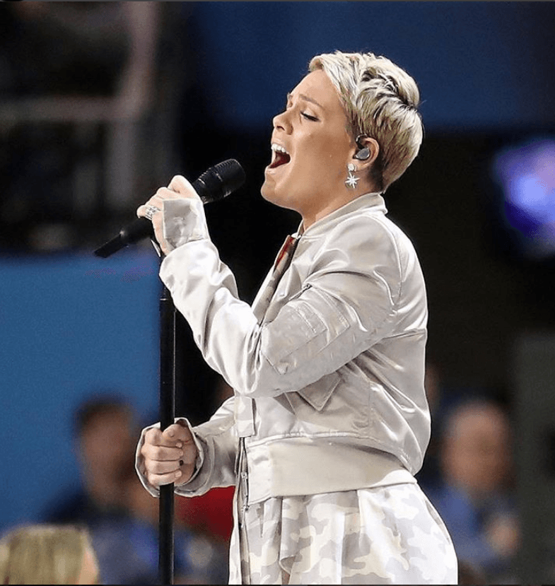 Pink fue la artista encargada de entonar el himno de los Estados Unidos antes de que iniciara el juego entre los Patriotas de Nueva Inglaterra contra las Águilas de Phipadelphia. La cantante estaba nerviosa, pues trascendió que días antes del evento estuvo enferma de la garganta, sin embargo su actuación fue aplaudida por los asistenes al estadio.