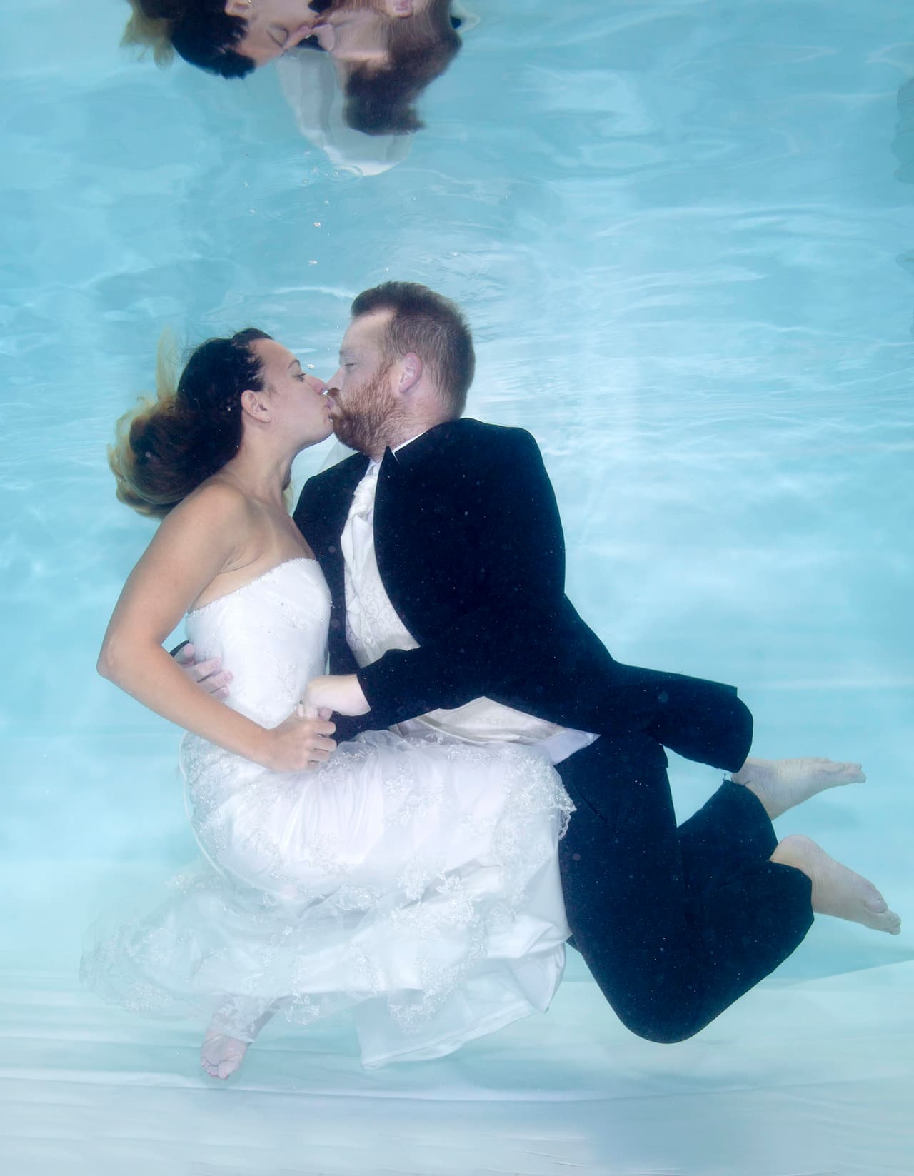 “Nadar con la ropa no fue muy difícil, pero meterme al agua con la cauda del vestido sí lo fue”, admitió Becky.