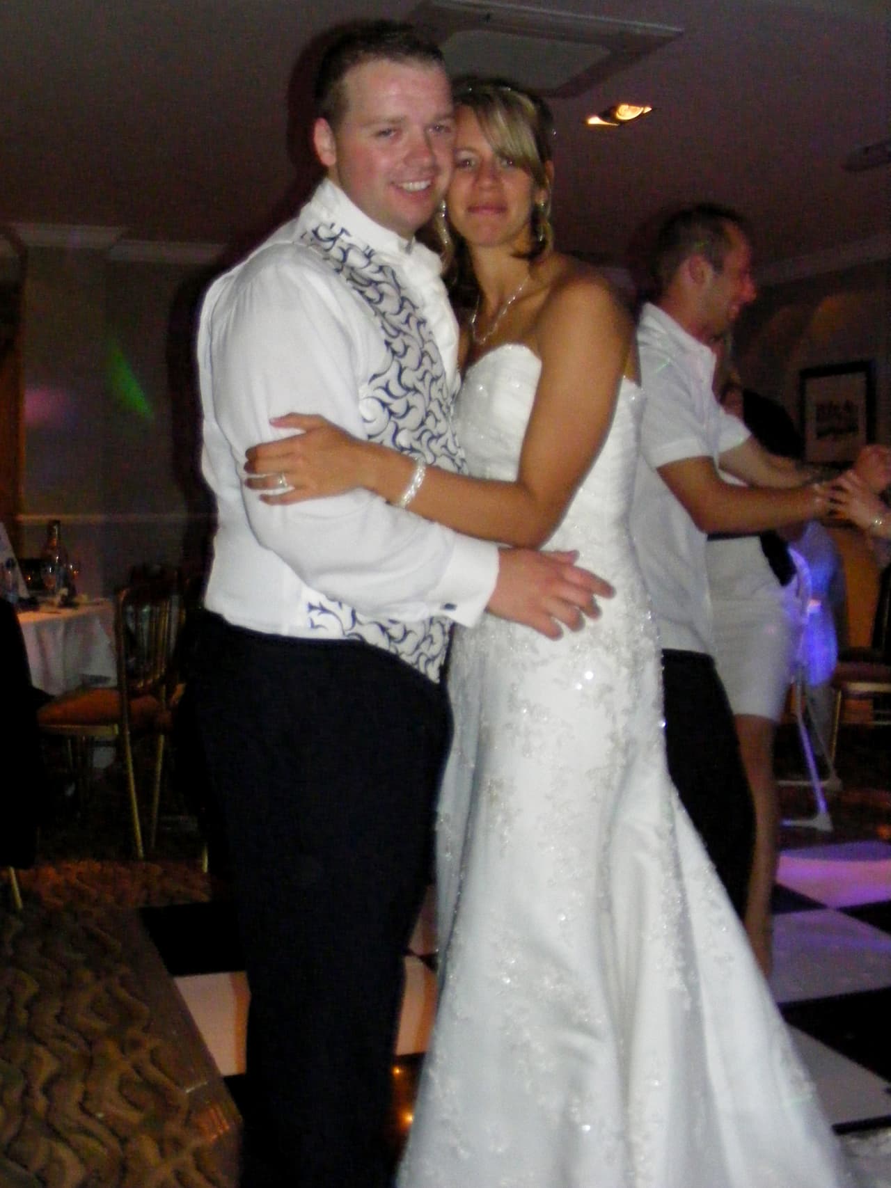 ¡Pero es un pequeño engaño! Las fotos no fueron tomadas por el día de su boda.