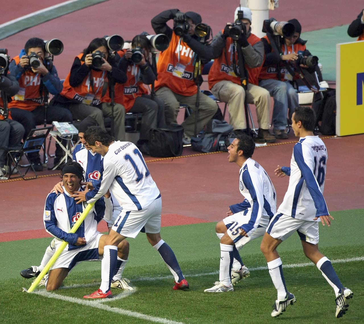 En la prórroga, Damian Álvarez y el 'Chacho' pusieron el 4-2 definitivo a favor de la escuadra mexicana.
