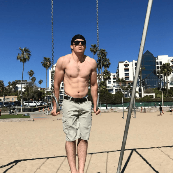 El ahora calificado como "El chico sexy del supermercado" también es modelo.