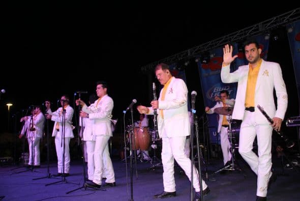 ¡Univisión Arizona sí cumple con su gente! Después de la tormenta, vino un súper concierto con El Dasa y la Arrolladora Banda Limón. Miles de personas bailaron, cantaron y además compartieron con el talento de radio y televisión de Univisión Arizona.