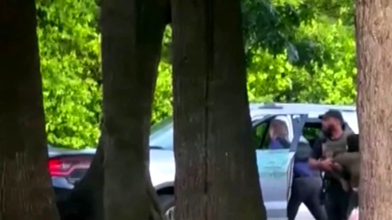 Indignación en Maryland: ICE arresta a padres en el estacionamiento de una escuela al ir a la graduación de sus hijos