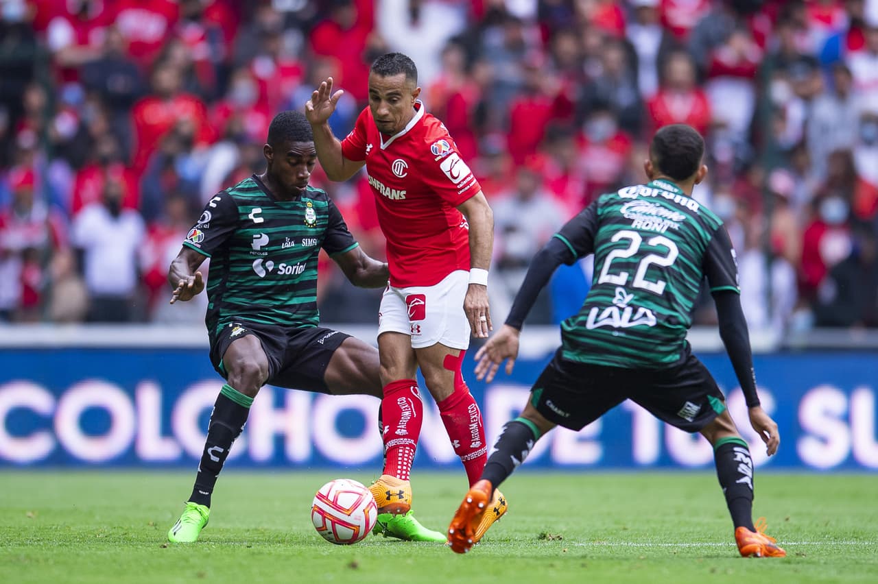 Toluca impuso su futbol y logró imponerse a Santos que ya suma tres encuentros en fila sin concer la victoria.